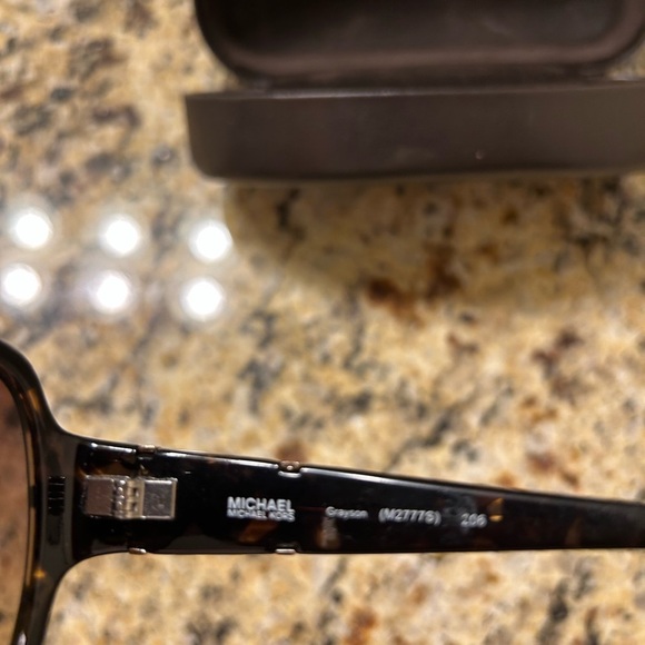 Michael Kors Black Gradient Sunglasses Grayson Design - Picture 7 of 7